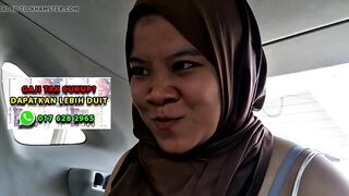 Melayu tudung hisap batang dalam kereta part 2