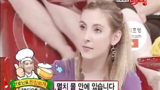 Bronwyn Mullen South African White Female "I Make Korean Doen Jang JJi Gae"