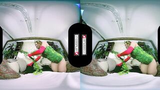 VR CosplayX Poison Ivy's Up Close Pussy Sits on a Big Dick POV Rough Sex