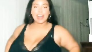 Tik Tok Female: Chick with HUGE tits!