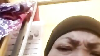 Mak Haji Isnah Paling Ganas Sekelurahan Jarang Pake Celana