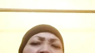 Mak Haji Isnah Paling Ganas Sekelurahan Jarang Pake Celana