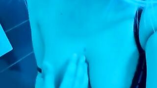 French Girl Shows you how to Jerk off Quickly done in the Toilet - Alexa Strapon