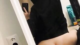 I love to get nude in the mirror! Watch my sweet pussy and curvy booty naked