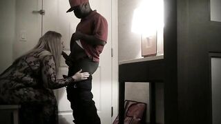 Thick MILF On Vacation Fucks The Pizza Delivery Man