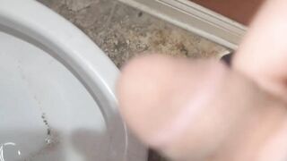 Close up in the head piss (good sound)