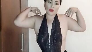 SEXY LATINA TOUCHING HERSELF ????????????