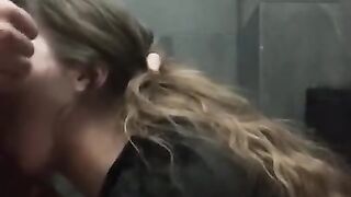 Tinder Girl doing Blowjob in Caffe’s Toilet