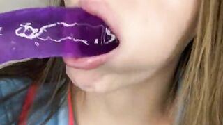 DEEP SUCTION OF A DOUBLE DILDO FROM A CUTIE