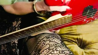 Diablo fucks bass guitar, ultimate rock girl and cums hard