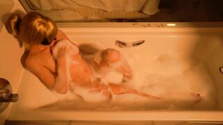 Naughty bathtime - Squriting and wet pussy play in the bathtub