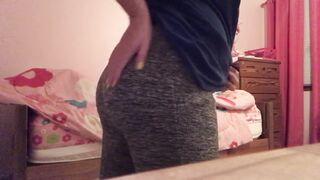 Teen Ass in Leggings