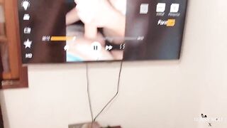 Ninfetinha narcisista ama ser fodida assistindo ela mesma no pornhub - Gozada no cuzinho