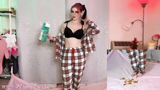 Holiday Video! Gingerbread Man Food Crushing - Barefoot, Sploshing, Bra and Panties, Crush Fetish