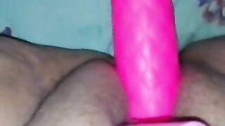 Slut masturbates DP hard cum