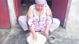 Pakistani House Wife atta gundhty hue Sex