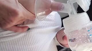 How to pump breastmilk