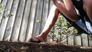 Trampling my feet in dirt