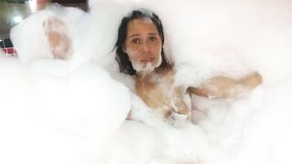 I record my new girlfriend in the tub full of foam, all sexy and naughty, dancing sexy in the motel