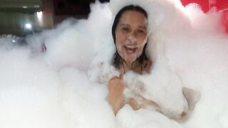 I record my new girlfriend in the tub full of foam, all sexy and naughty, dancing sexy in the motel