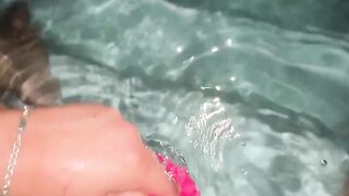 bbw fucks herself in the pool