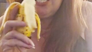 Hot all natural MILF eats a ripe banana per request